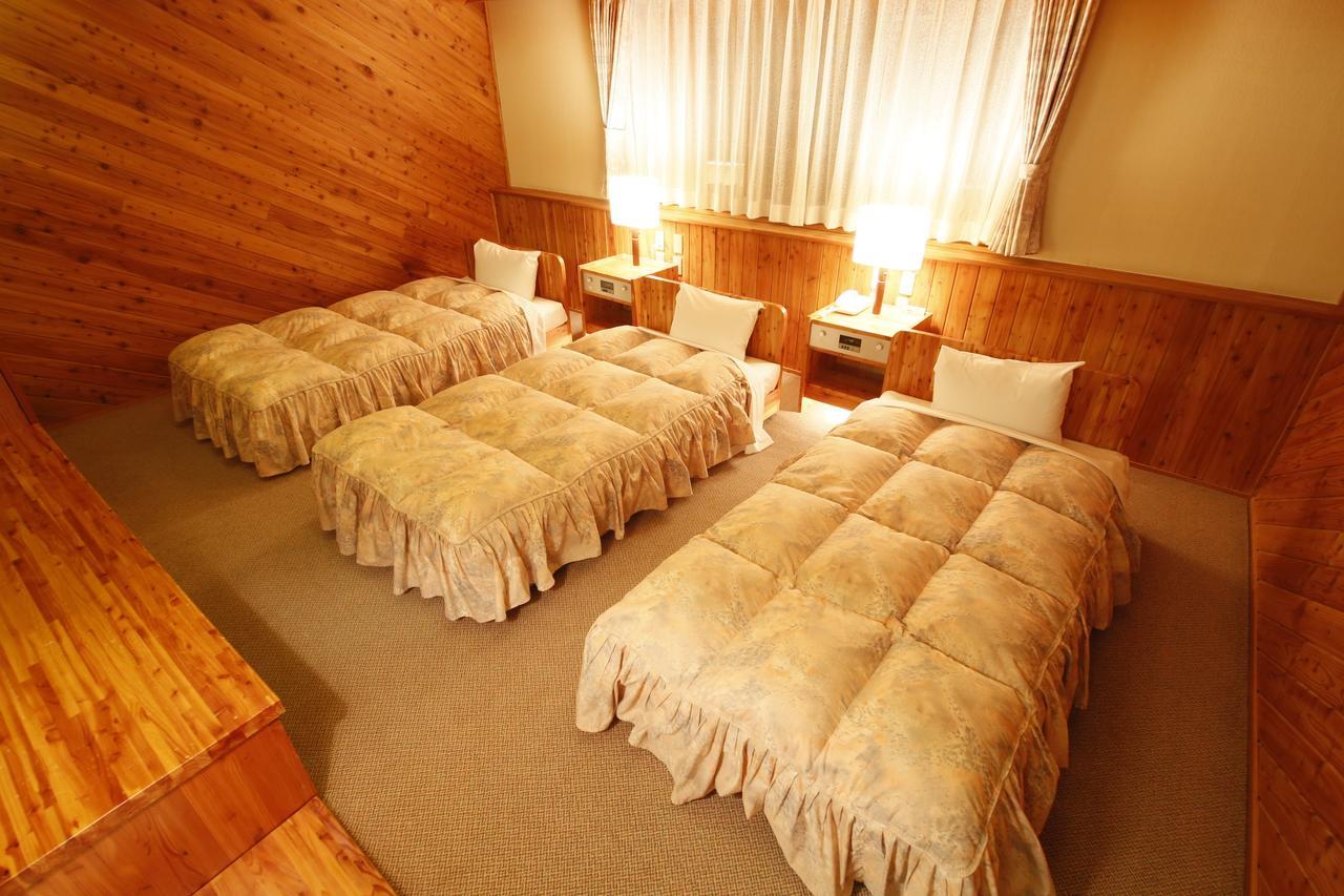 Log Hotel Larch Lake Kanayama Мінамі-Фурано Номер фото
