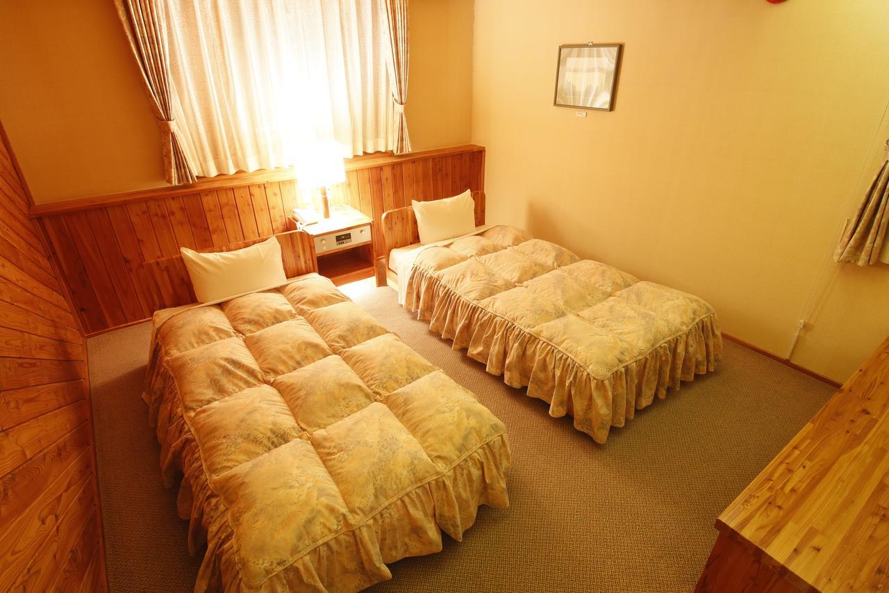 Log Hotel Larch Lake Kanayama Мінамі-Фурано Номер фото