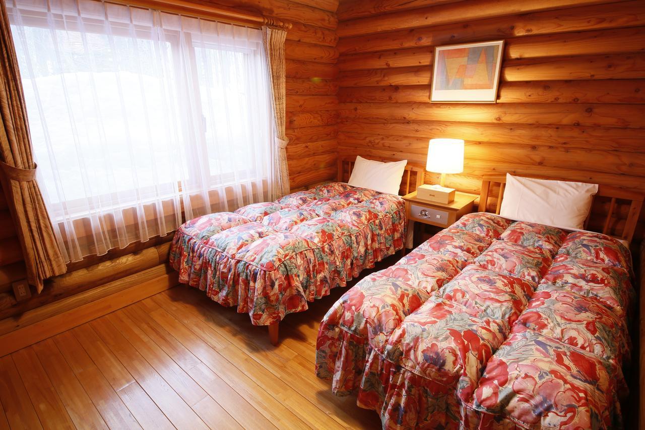 Log Hotel Larch Lake Kanayama Мінамі-Фурано Номер фото