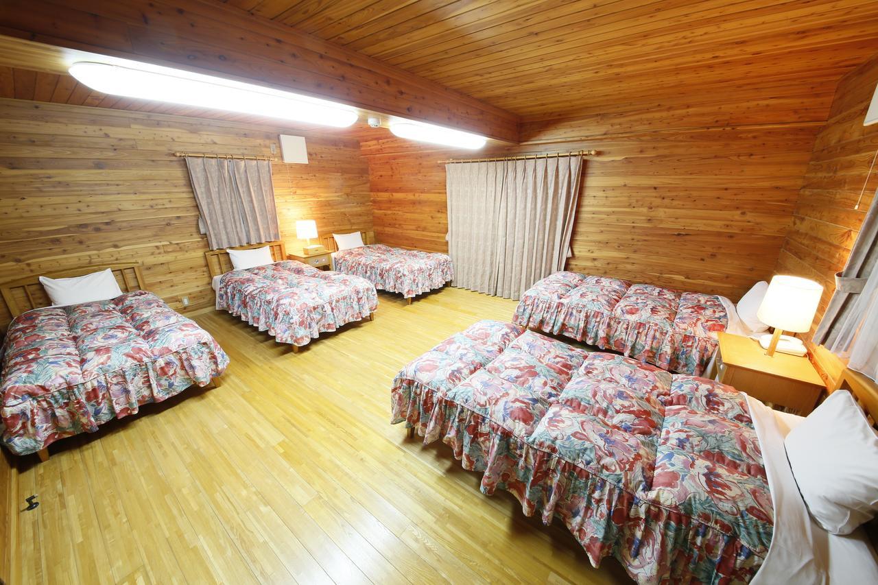 Log Hotel Larch Lake Kanayama Мінамі-Фурано Номер фото