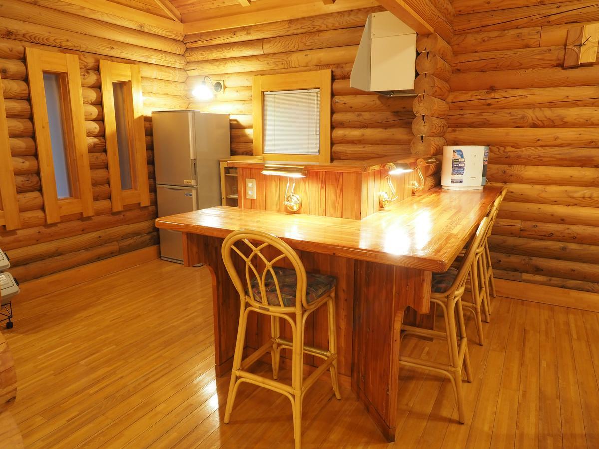 Log Hotel Larch Lake Kanayama Мінамі-Фурано Номер фото
