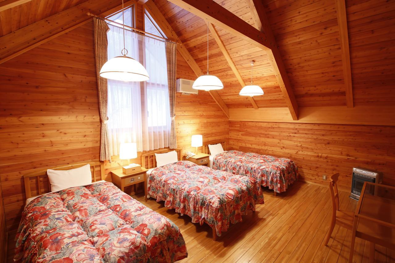 Log Hotel Larch Lake Kanayama Мінамі-Фурано Номер фото