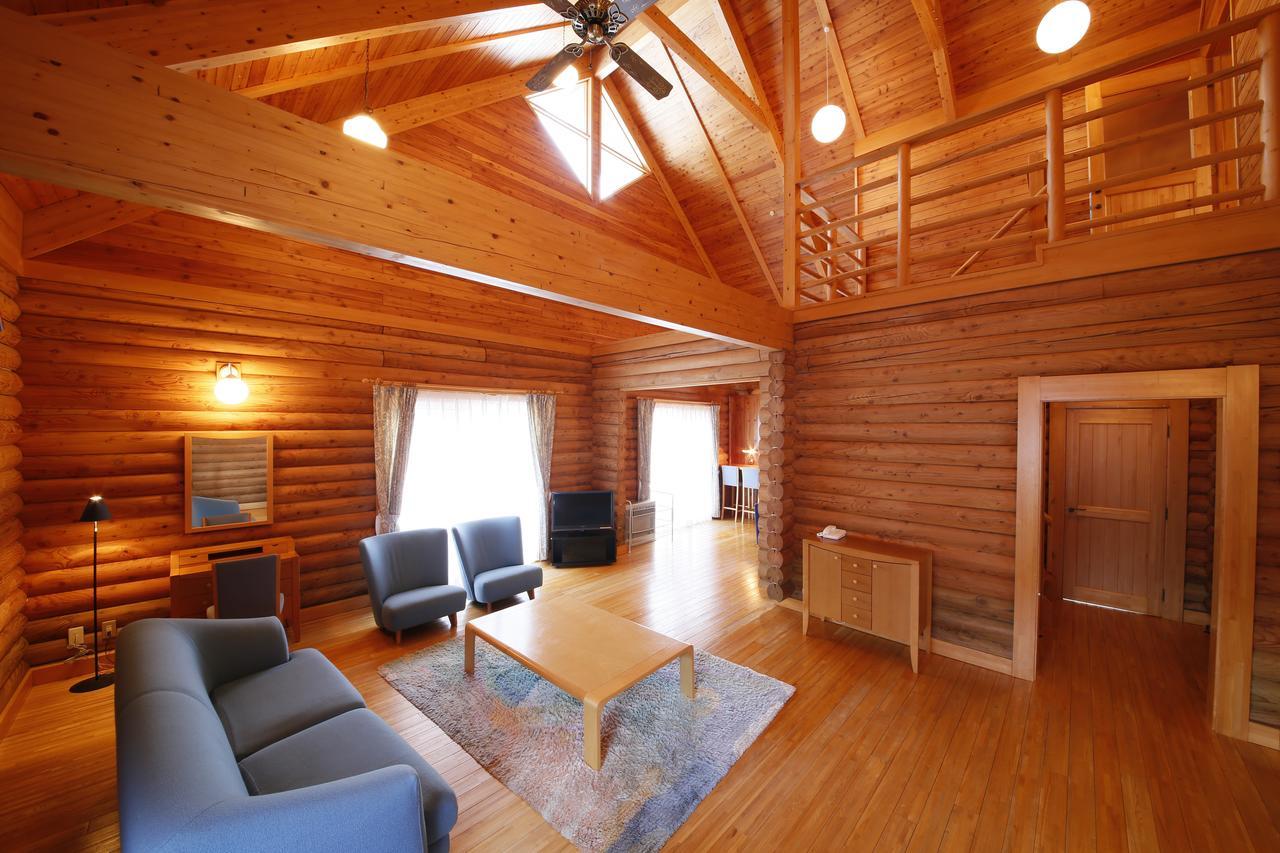 Log Hotel Larch Lake Kanayama Мінамі-Фурано Екстер'єр фото