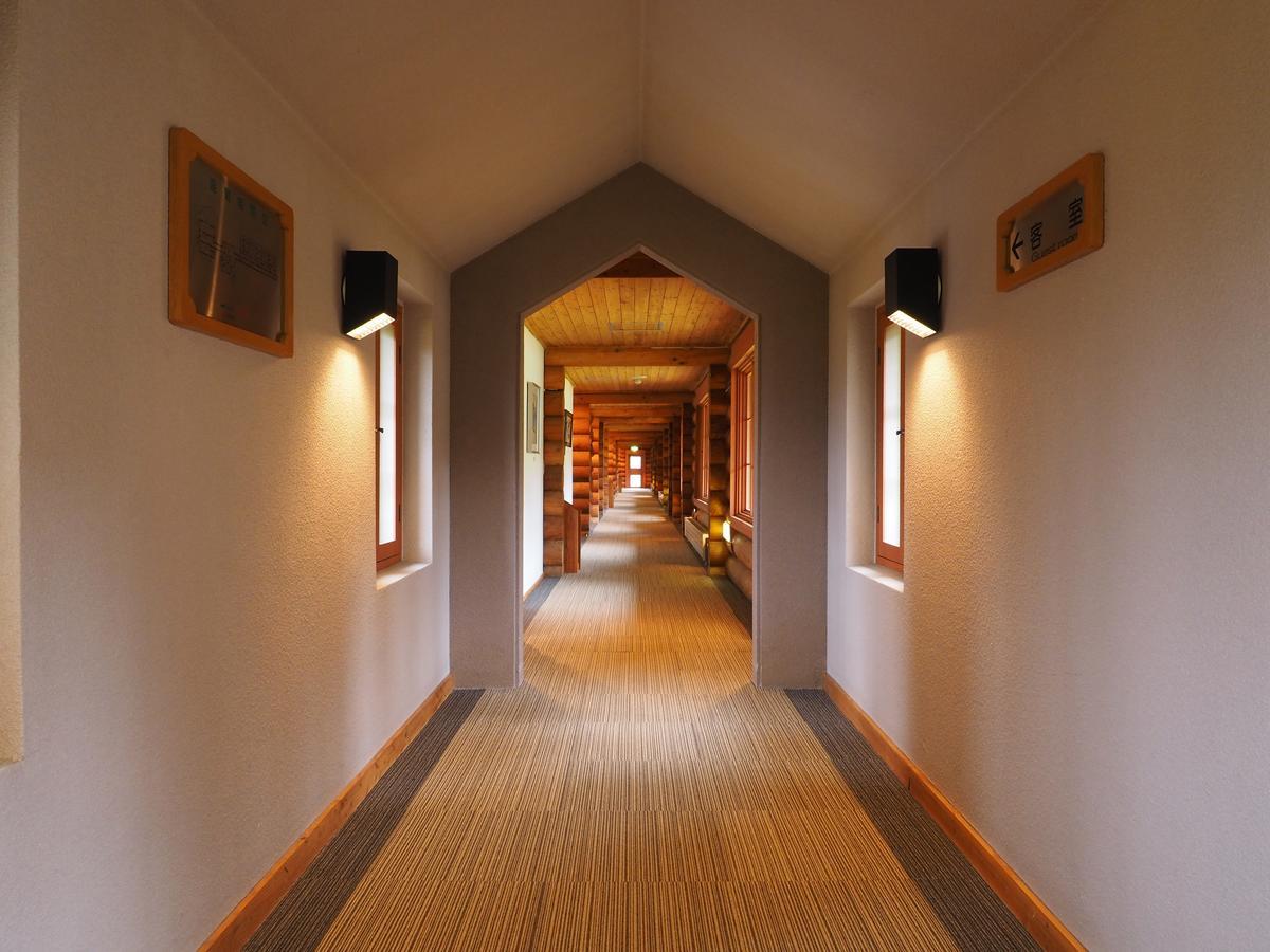 Log Hotel Larch Lake Kanayama Мінамі-Фурано Екстер'єр фото